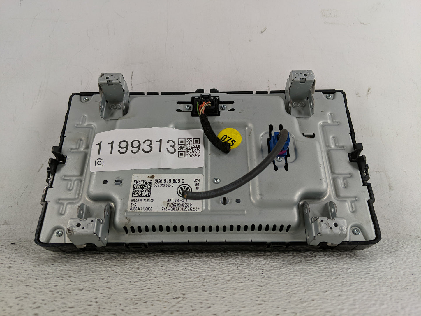 2021-2022 Volkswagen Atlas Radio AM FM Cd Player Receiver Replacement P/N:5G6 919 605 C Fits Fits 2021 2022 OEM Used Auto Pa