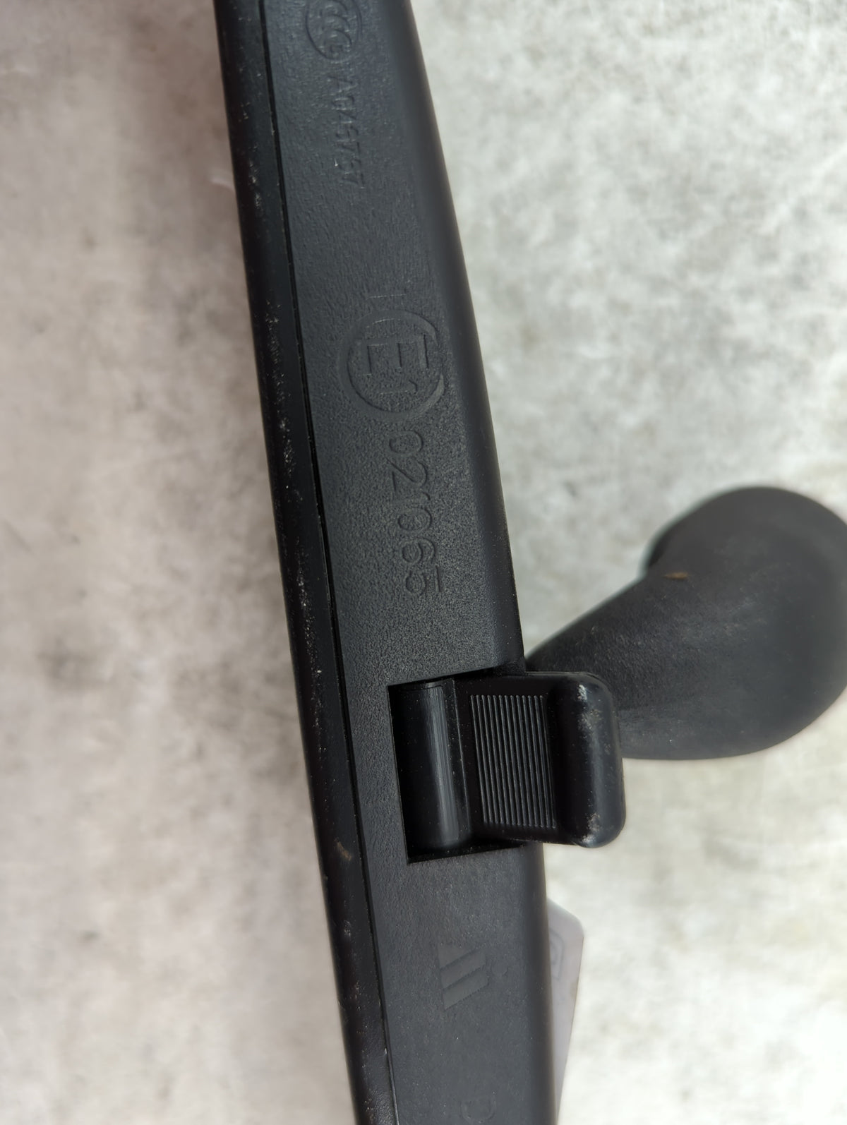 2022 Volkswagen Taos Interior Rear View Mirror Replacement OEM P/N:E13 021065 Fits OEM Used Auto Parts - Oemusedautoparts1.c