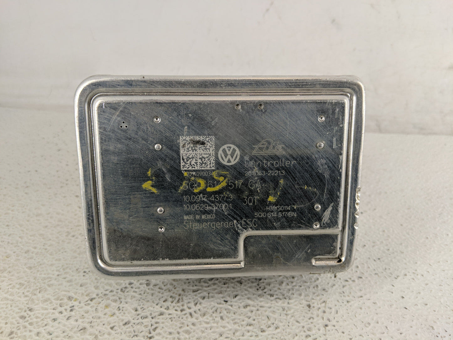 2021-2022 Volkswagen Tiguan Anti-Lock Brake ABS Pump Module Actuator OEM P/N:5Q0 614 517 GB Fits Fits 2021 2022 OEM Used Aut