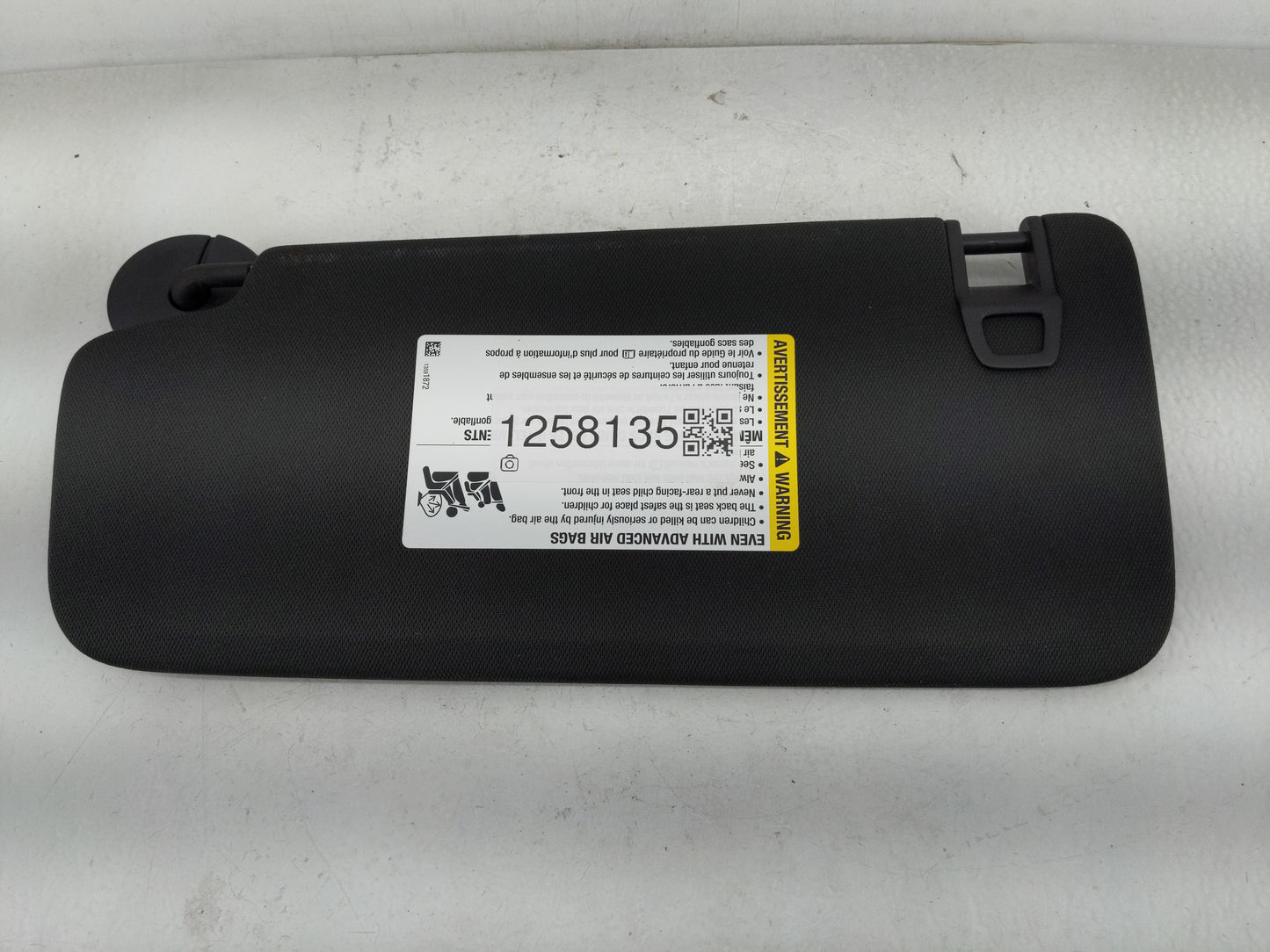 2021-2022 Chevrolet Trailblazer Sun Visor Shade Replacement Passenger Right Mirror Fits Fits 2021 2022 OEM Used Auto Parts -