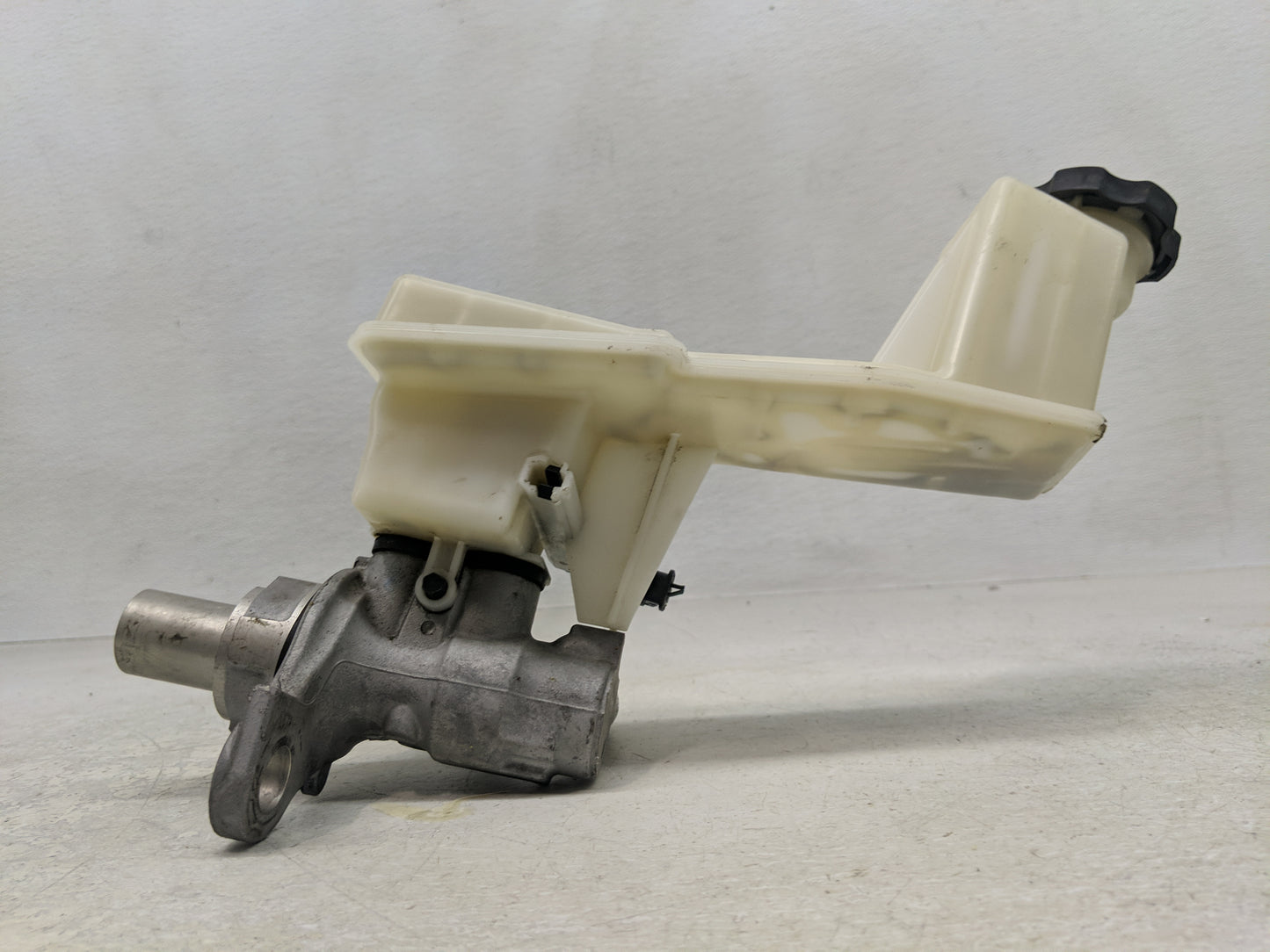 2018-2022 Chevrolet Traverse Brake Master Cylinder 1312057 - Oemusedautoparts1.com