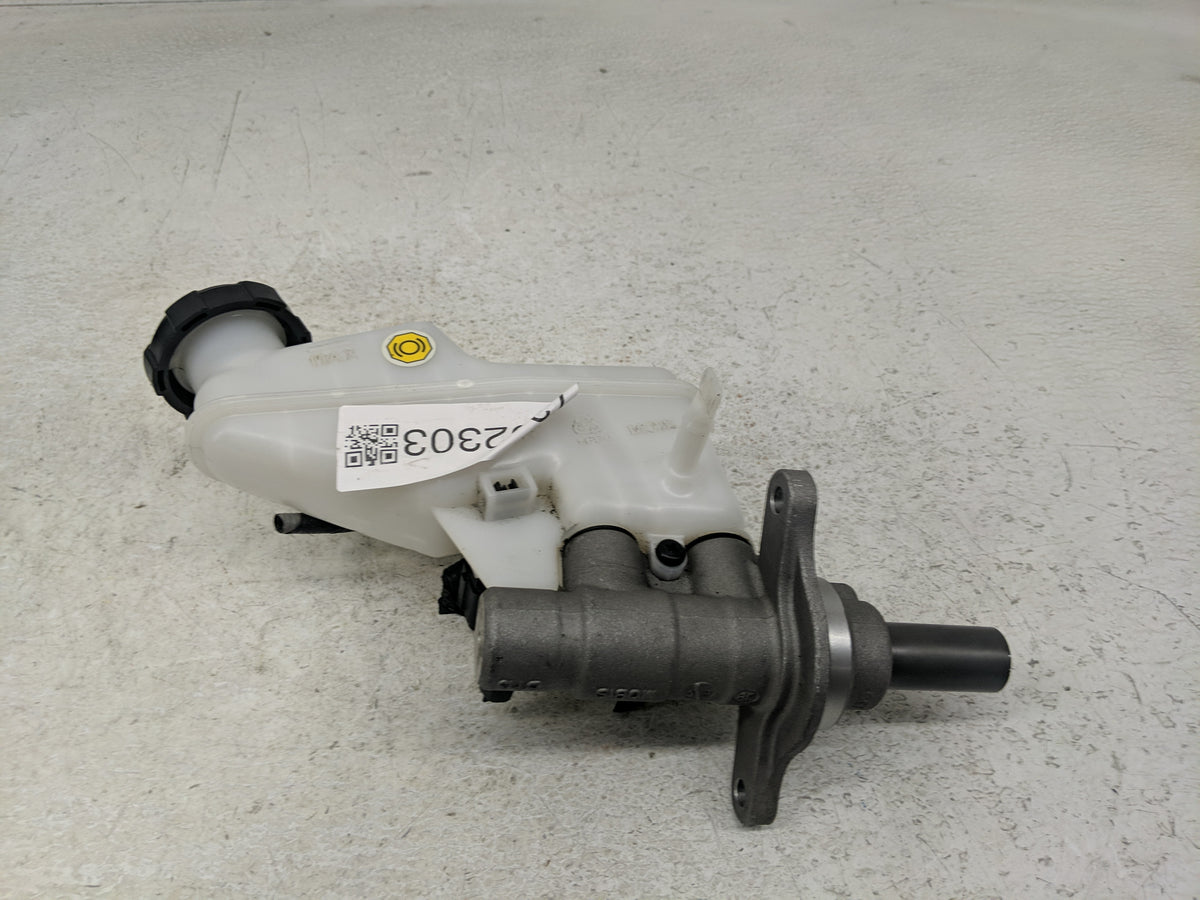 2023 Hyundai Elantra Brake Master Cylinder 1302303 - Oemusedautoparts1.com