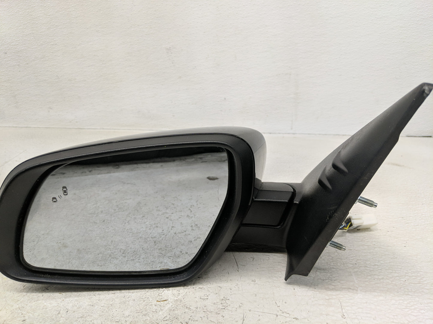 2020 Hyundai Venue Driver Side View Mirror - Left Door Mirror OEM Used - Oemusedautoparts1.com
