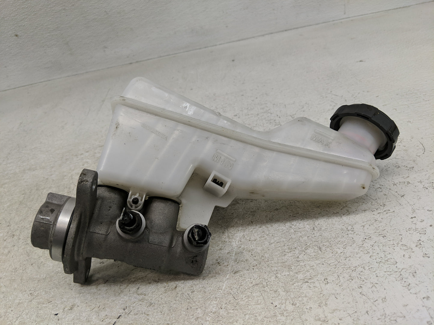 2021-2022 Kia Seltos Brake Master Cylinder - Oemusedautoparts1.com