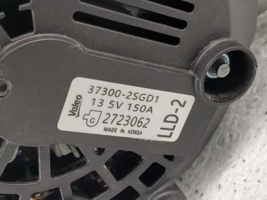 2023 Kia Sportage Alternator Replacement Generator Charging Assembly Engine OEM P/N:2723062 37300-2SGD1 Fits Fits 2020 2021 2022 OEM Used Auto Parts