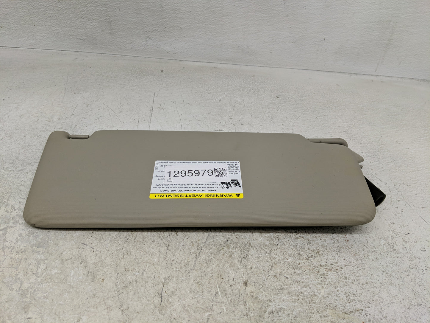 2018-2022 Volkswagen Atlas Sun Visor Shade Replacement Passenger Right Mirror Fits Fits 2018 2019 2020 2021 2022 OEM Used Au