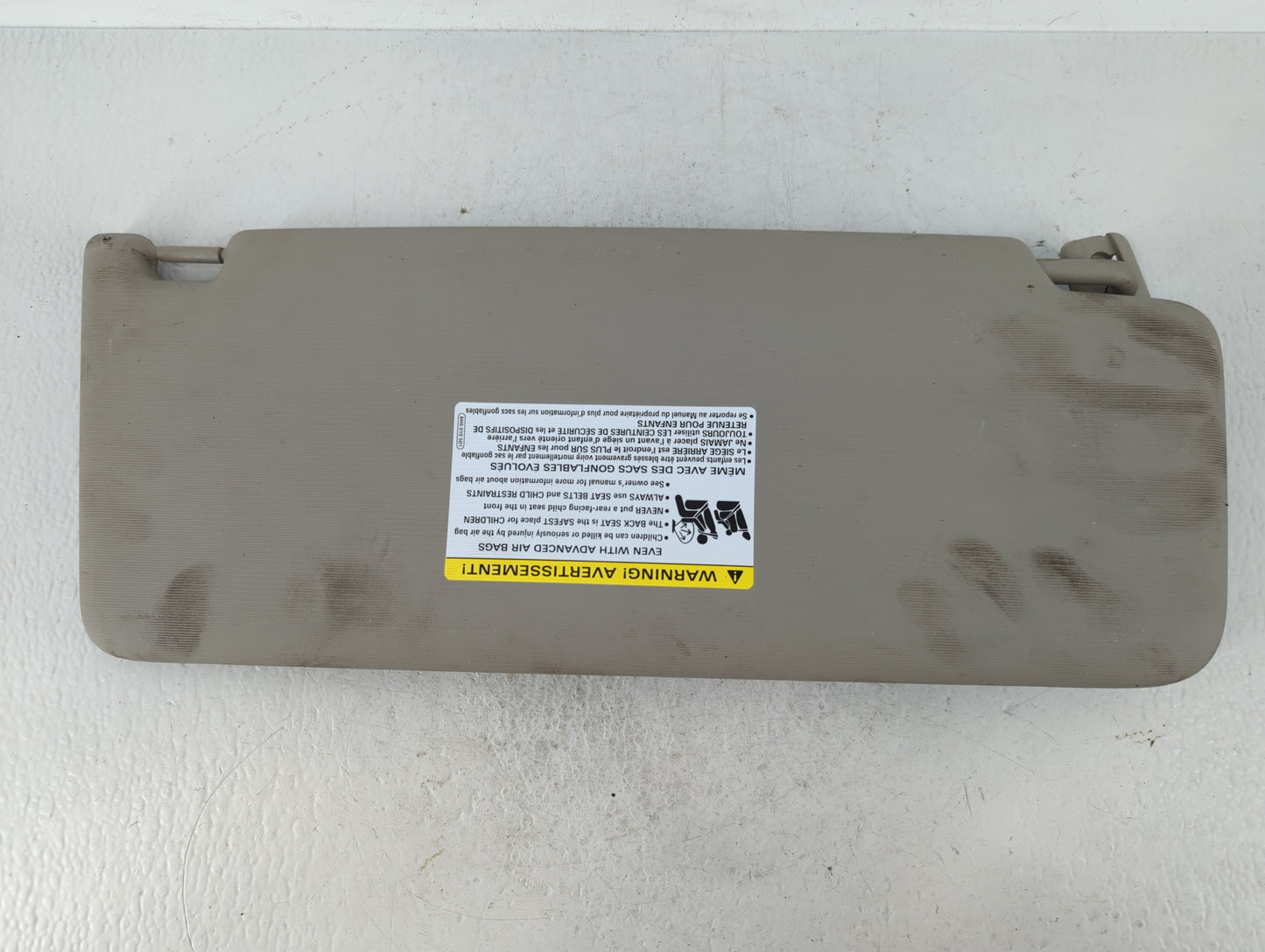 2020-2022 Volkswagen Atlas Sun Visor Shade Replacement Driver Left Mirror Fits Fits 2020 2021 2022 OEM Used Auto Parts - Oem