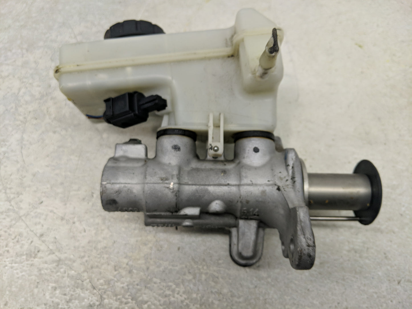 2018-2022 Volkswagen Tiguan Brake Master Cylinder 1312059 - Oemusedautoparts1.com