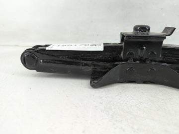 2023 Volvo Xc60 Spare Scissor Car Jack