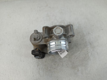 2016-2021 Chevrolet Malibu Throttle Body P/N:12671379AA Fits Fits 2016 2017 2018 2019 2020 2021 2022 OEM Used Auto Parts