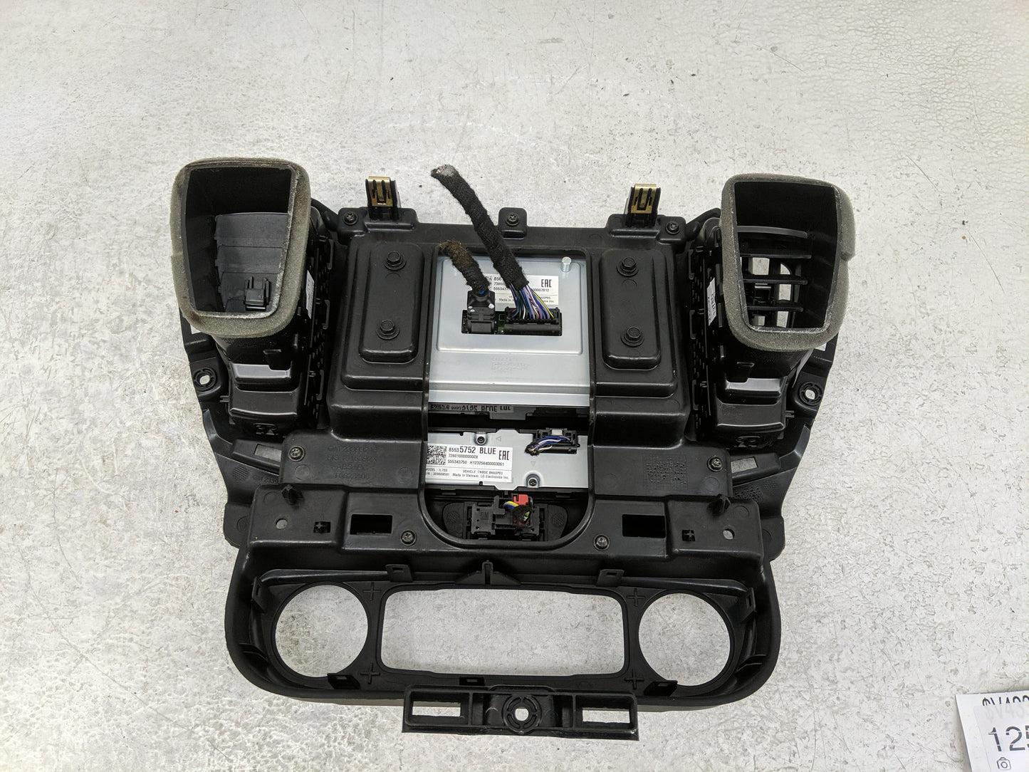 2024 Gmc Terrain Radio AM FM Cd Player Receiver Replacement P/N:85535752 Fits OEM Used Auto Parts - Oemusedautoparts1.com