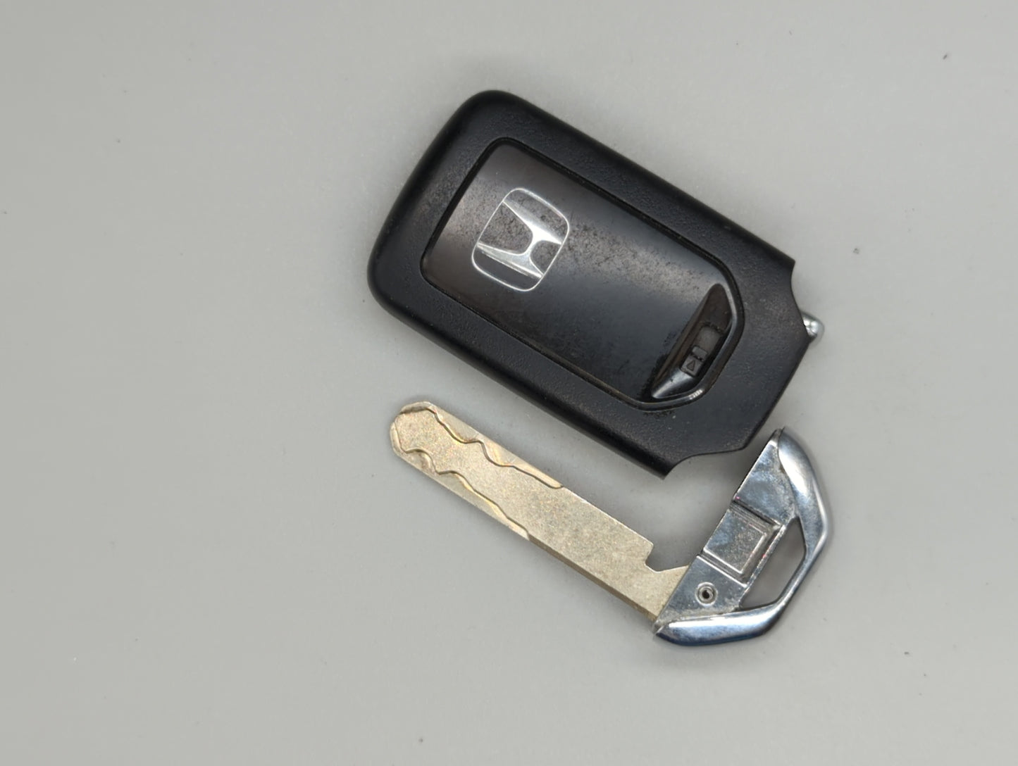 Honda Odyssey Keyless Entry Remote Fob KR5T4X 72147-THR-A51 7 buttons - Oemusedautoparts1.com