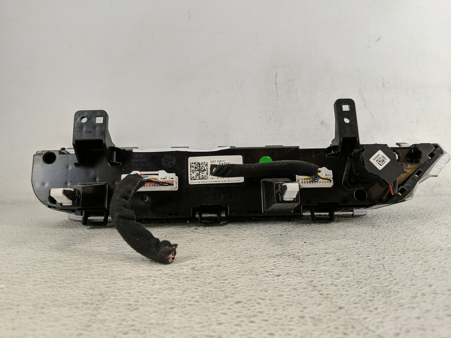 2024 Hyundai Kona Climate Control Module Temperature AC/Heater Replacement P/N:97250-BE430 Fits OEM Used Auto Parts - Oemuse