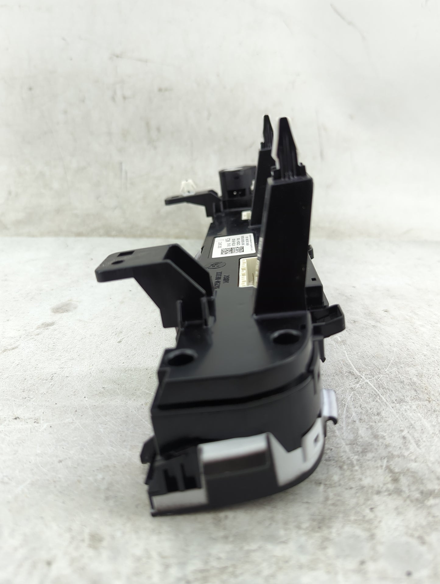 2024 Hyundai Kona Climate Control Module Temperature AC/Heater Replacement P/N:97250-BE430 Fits OEM Used Auto Parts - Oemuse