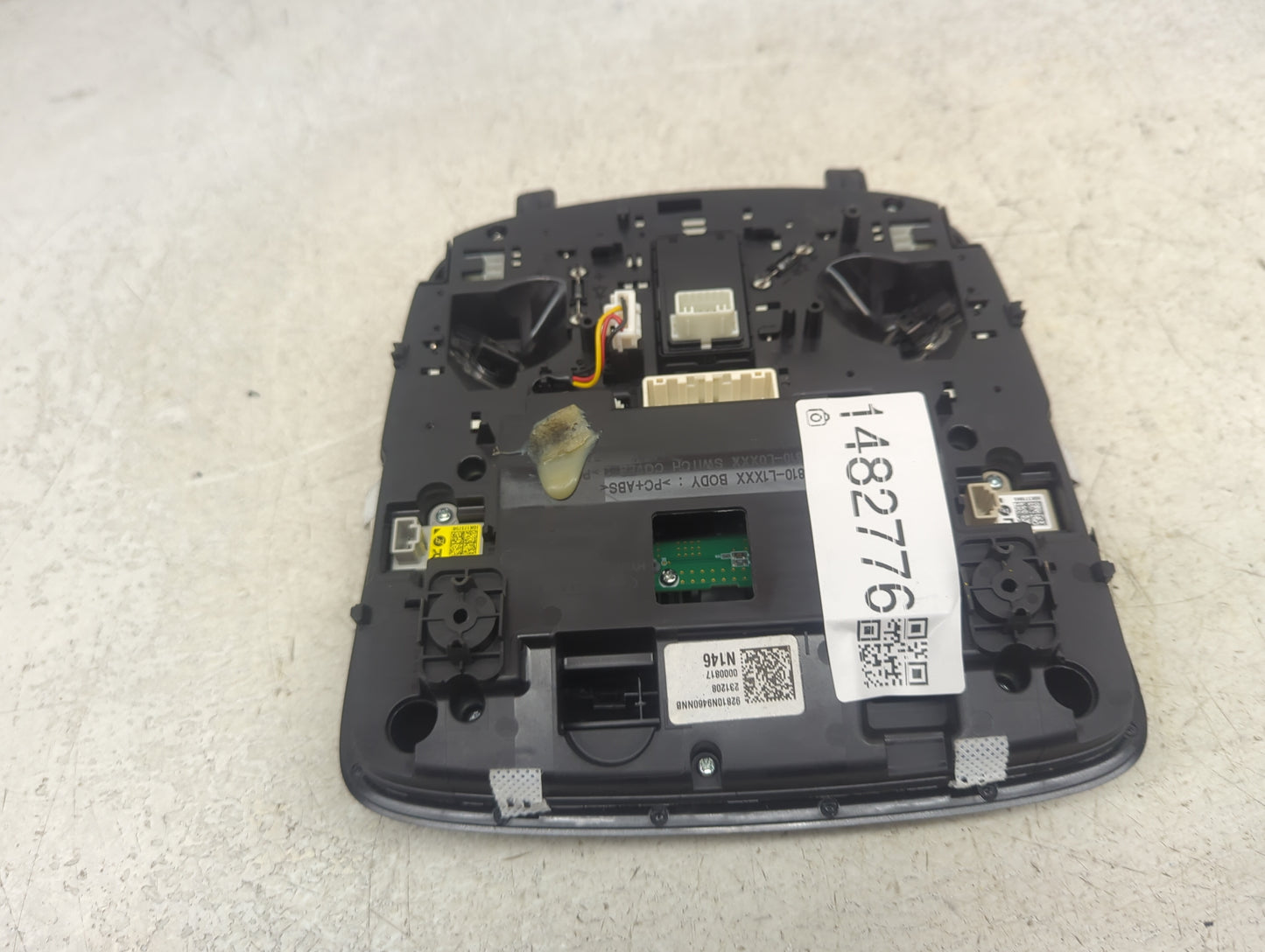 Hyundai Santa Cruz Overhead Roof Console Interior Dome Light Black - Oemusedautoparts1.com
