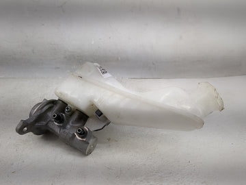 2021-2021 Hyundai Santa Fe Brake Master Cylinder 1420293