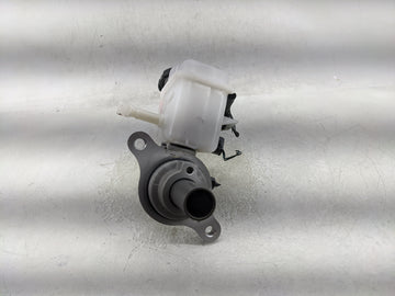 2022-2022 Hyundai Tucson Brake Master Cylinder