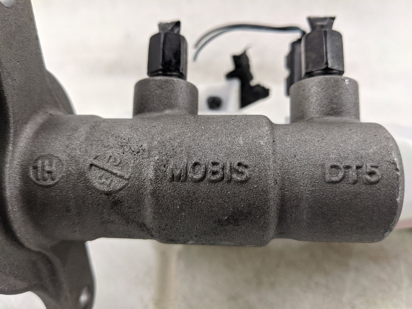 2022-2022 Hyundai Tucson Brake Master Cylinder 1376764 - Oemusedautoparts1.com