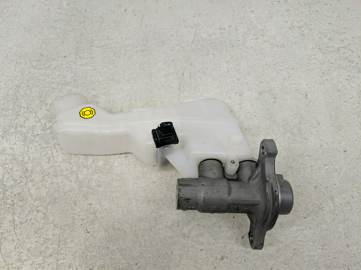 2020-2020 Hyundai Venue Brake Master Cylinder 1302437 - Oemusedautoparts1.com