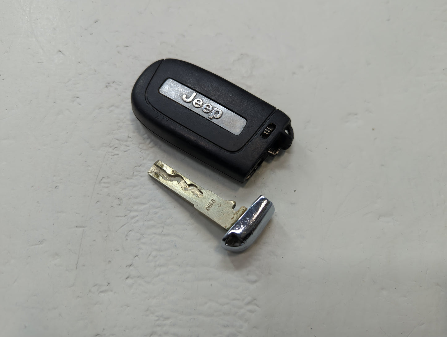Jeep Compass Keyless Entry Remote Fob M3N-40821302 68417820AB 3 buttons - Oemusedautoparts1.com