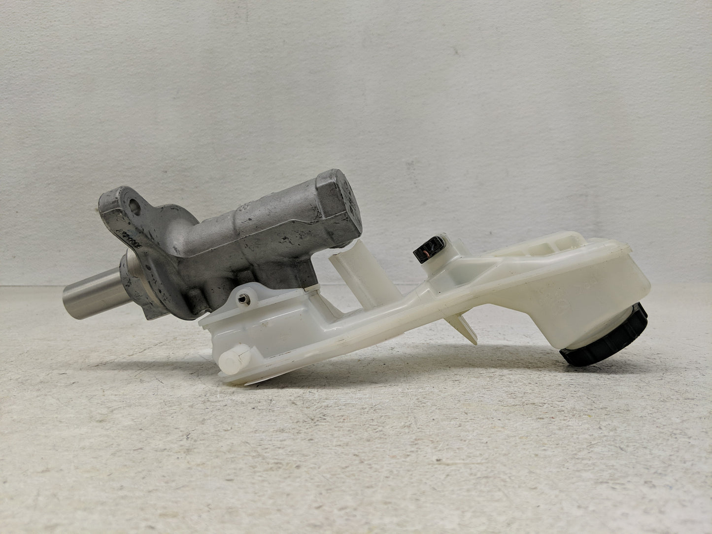 2024 Mazda Cx-30 Brake Master Cylinder - Oemusedautoparts1.com