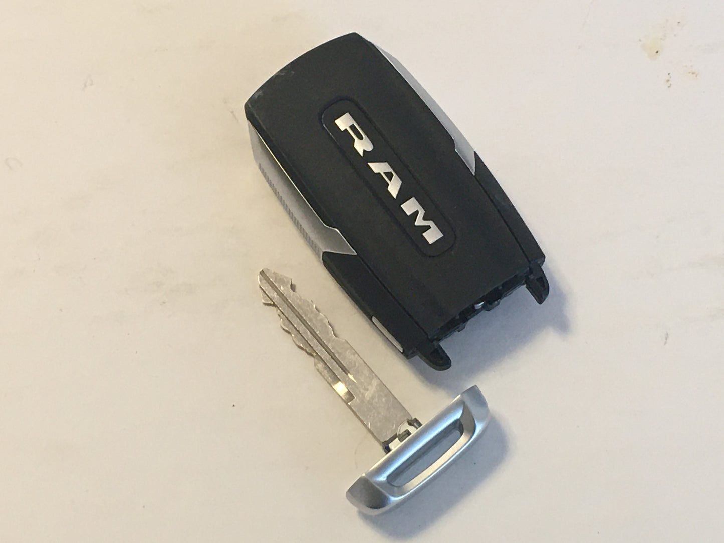 2020 Ram Ram 2500 Keyless Entry Remote Gq4-76t P68365327ac 4 Buttons - Oemusedautoparts1.com