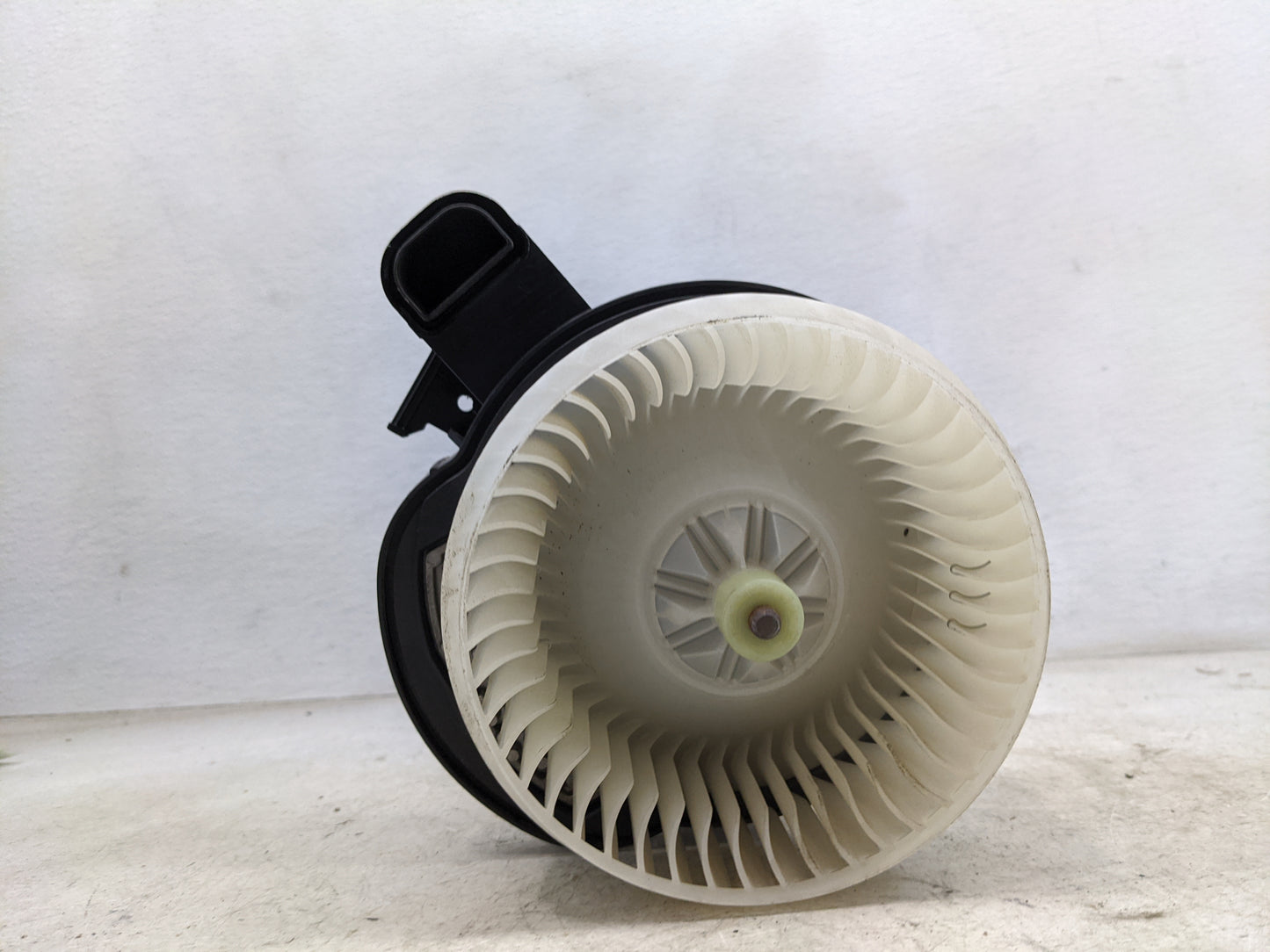 2024 Rover Velar Heater AC Blower Motor P/N:MF116360-2671 DX73-18E624-BB Fits OEM Used Auto Parts - Oemusedautoparts1.com