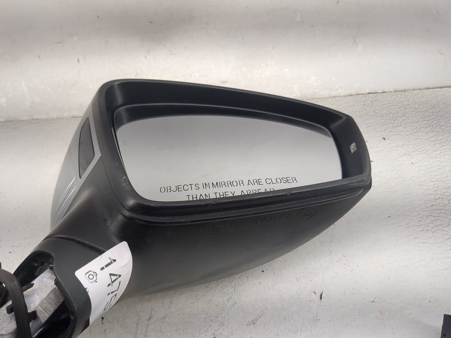 2022 Volkswagen Tiguan Passenger Side View Mirror - Right Door Mirror OEM Used - Oemusedautoparts1.com