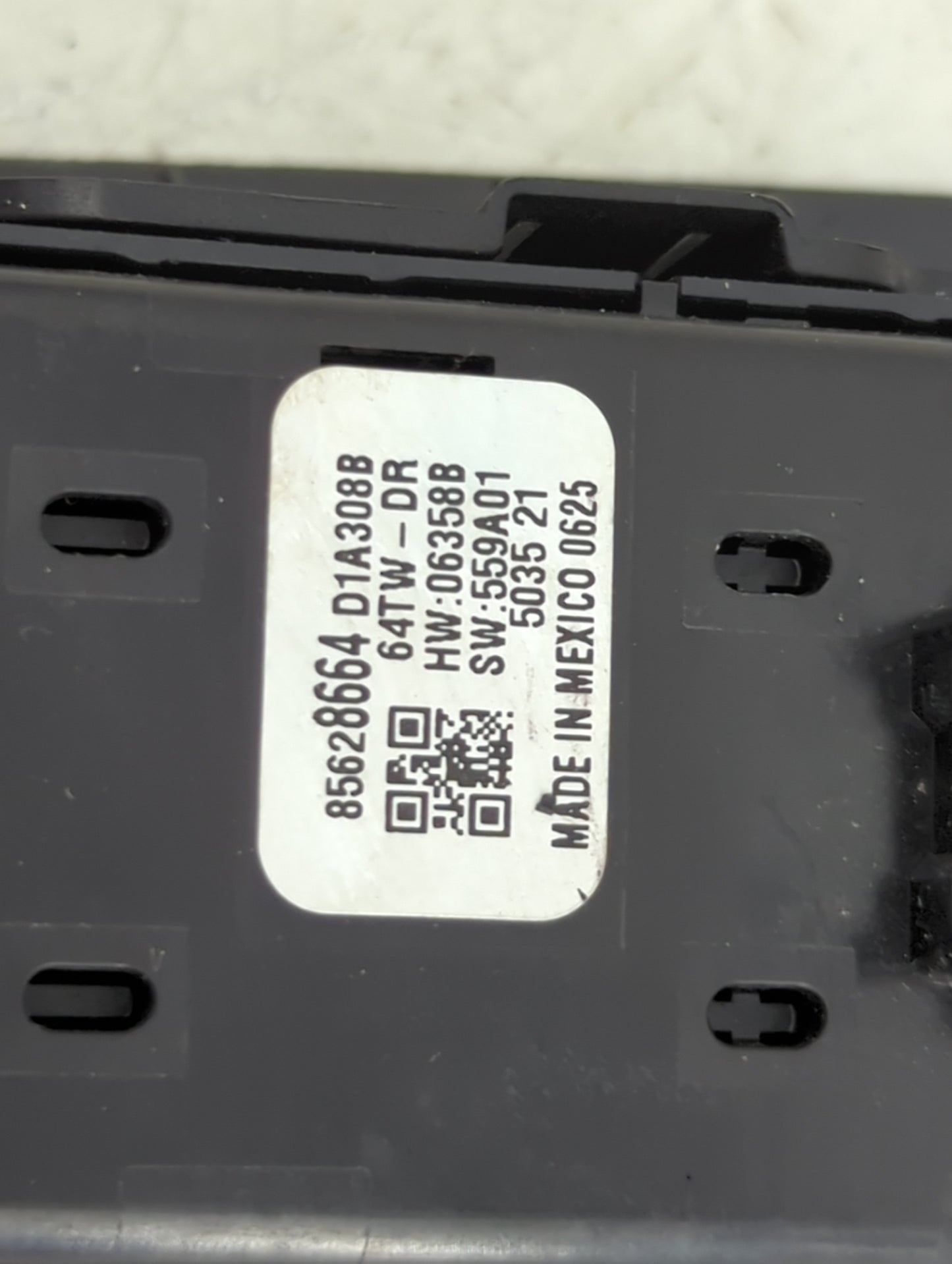 2025 Chevrolet Silverado 2500 Master Power Window Switch Replacement Driver Side Left P/N:85628664 D1A308B Fits OEM Used Aut