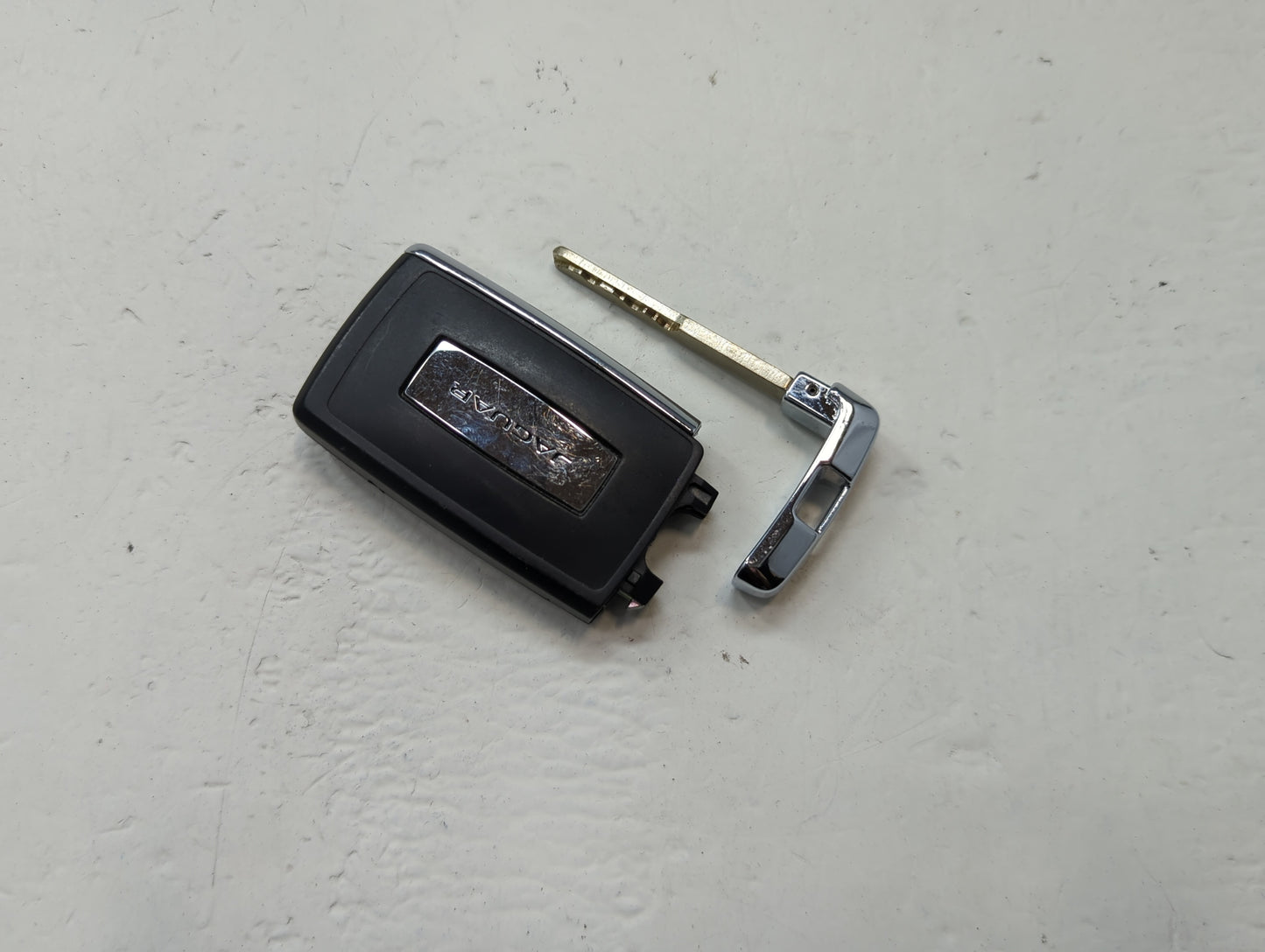 Jaguar F-Pace Keyless Entry Remote Fob KOBJXF18A J9C3-15K601-CF 5 buttons - Oemusedautoparts1.com