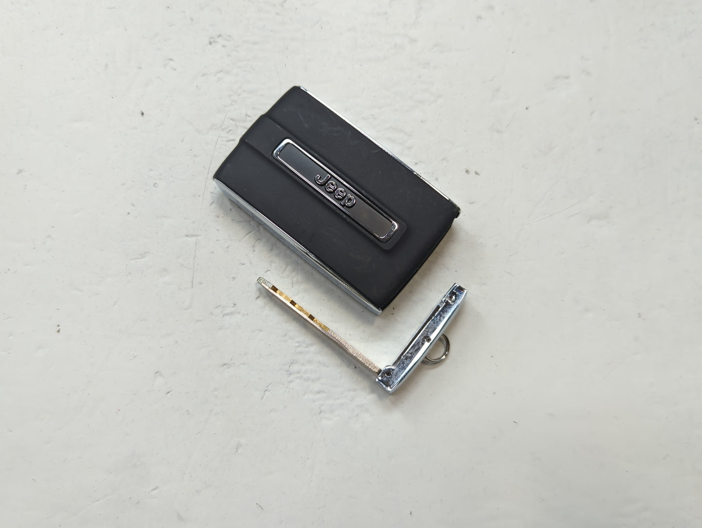 Jeep Grand Cherokee Keyless Entry Remote Fob 2BAHD-KFW1 5 buttons - Oemusedautoparts1.com