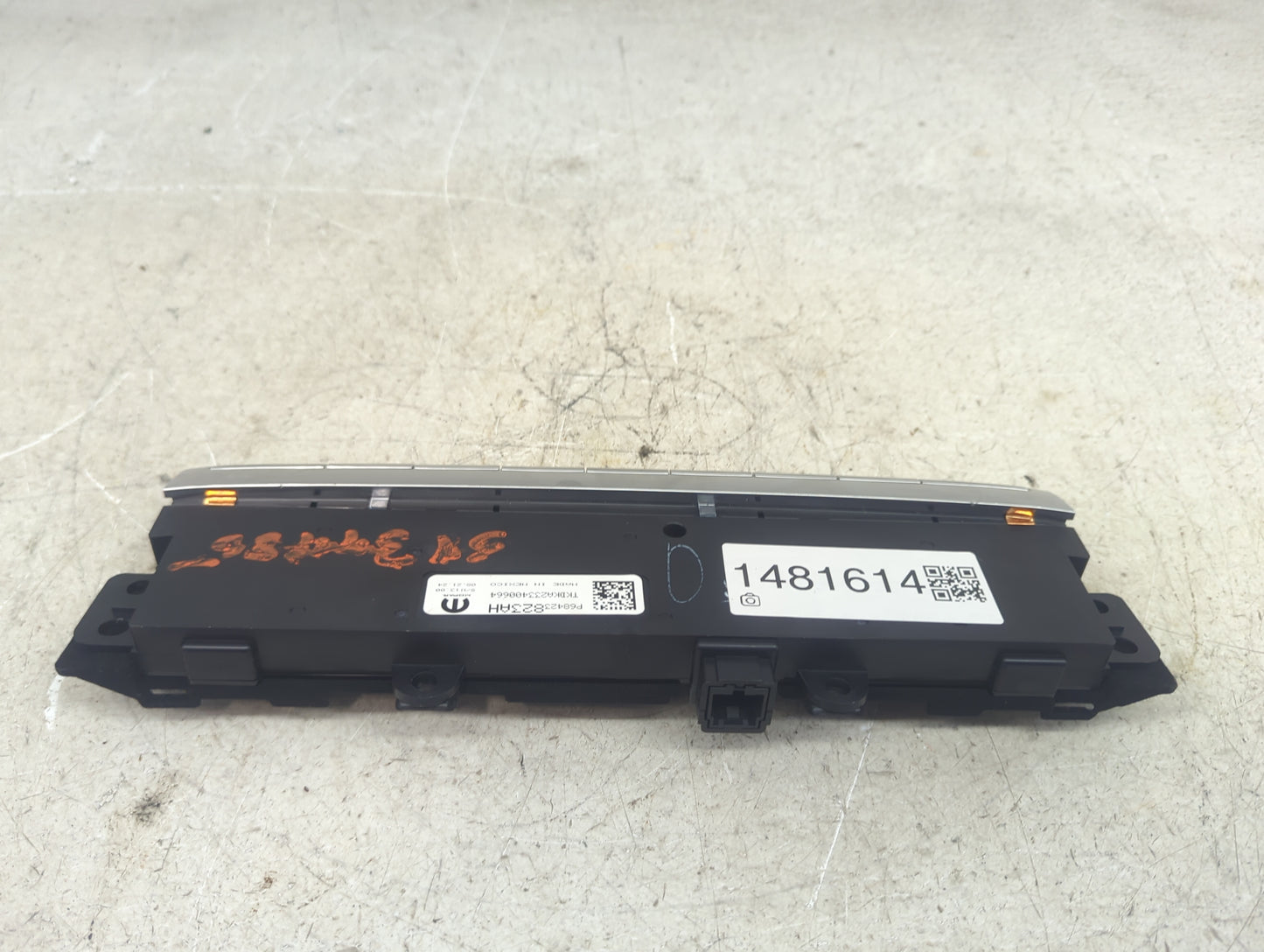 2025 Jeep Grand Wagoneer Climate Control Module Temperature AC/Heater Replacement P/N:P68423823AH M0124610-DX8 Fits OEM Used