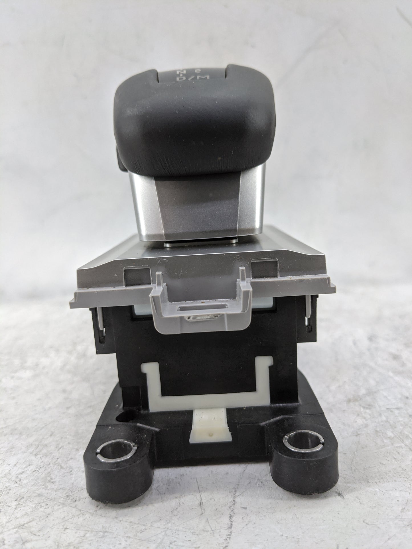 2025 Mitsubishi Outlander Floor Console Assembly Shifter - Oemusedautoparts1.com