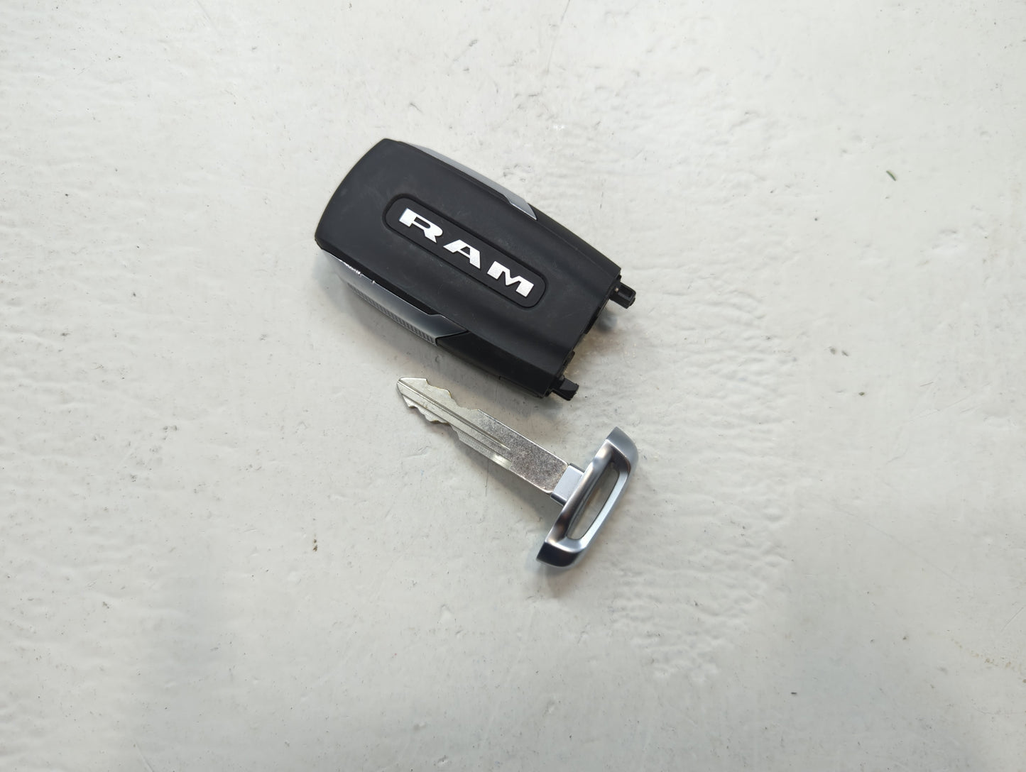 Ram 1500 Keyless Entry Remote Fob OHT4882056 | OHT-4882056 68523814 5 buttons - Oemusedautoparts1.com