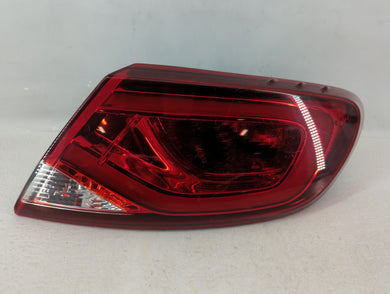 2015-2016 Chrysler 200 Tail Light Assembly Passenger Right OEM P/N:BDM92402000 Fits 2015 2016 OEM Used Auto Parts
