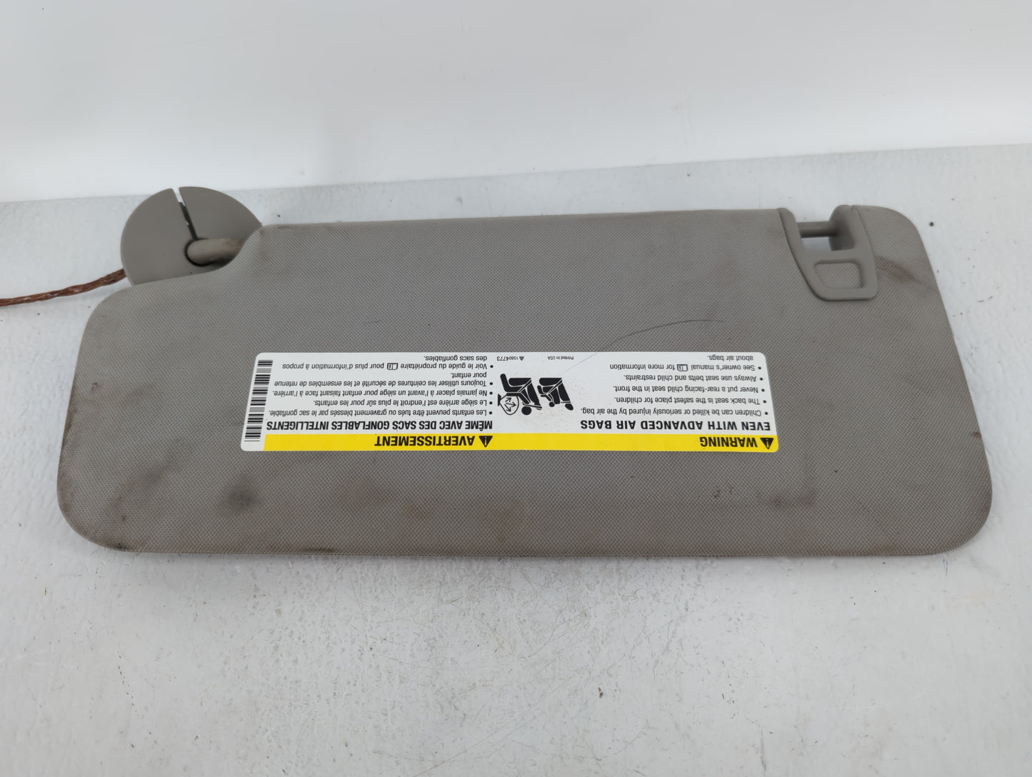 2013 Chevrolet Traverse Sun Visor Shade Replacement Passenger Right Mirror Fits OEM Used Auto Parts - Oemusedautoparts1.com