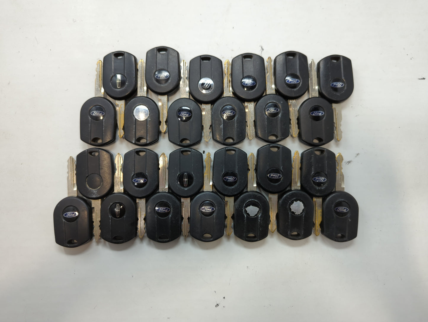 Lot of 25 Ford Keyless Entry Remote Fob OUC600022 | CWTWB1U722 - Oemusedautoparts1.com