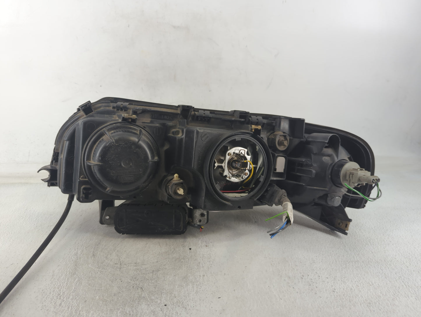 1999-2003 Volvo S80 Tail Light Assembly Passenger Right OEM Fits Fits 1999 2000 2001 2002 2003 OEM Used Auto Parts - Oemusedautoparts1.com