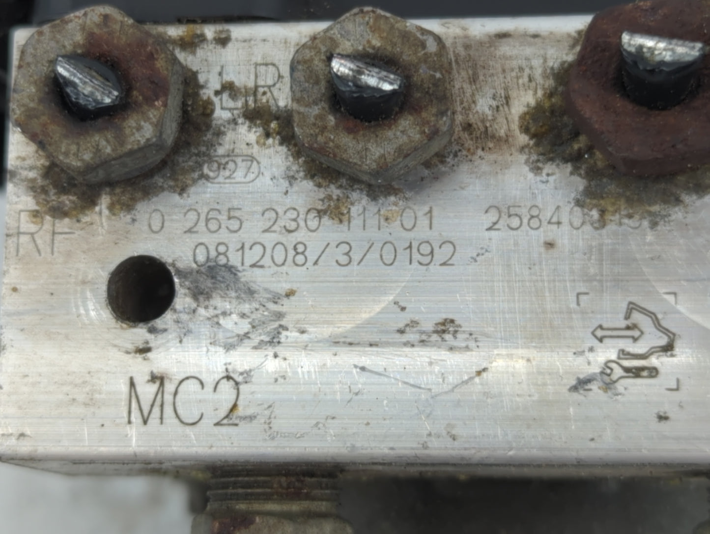 2009 Saturn Outlook ABS Pump Control Module Replacement P/N:25840315 0 265 230 11 01 Fits OEM Used Auto Parts - Oemusedautoparts1.com