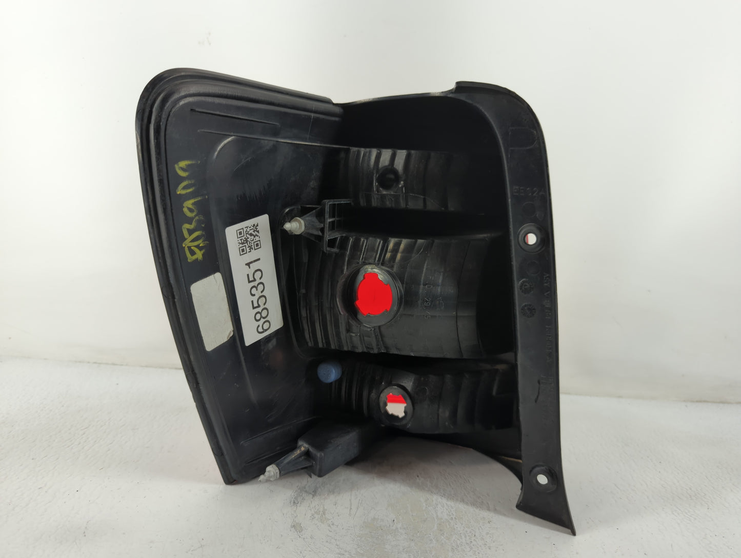 2008-2012 Ford Escape Tail Light Assembly Passenger Right OEM P/N:9L84-13B504-A Fits Fits 2008 2009 2010 2011 2012 OEM Used Auto Parts - Oemusedautoparts1.com