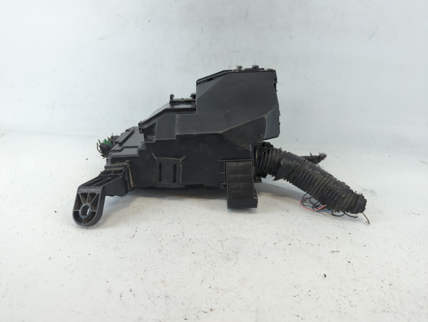 2015-2022 Nissan Pathfinder Fusebox Fuse Box Panel Relay Module P/N:4512 NA2 Fits Fits 2015 2016 2017 2018 2019 2020 2022 OEM Used Auto Parts - Oemusedautoparts1.com