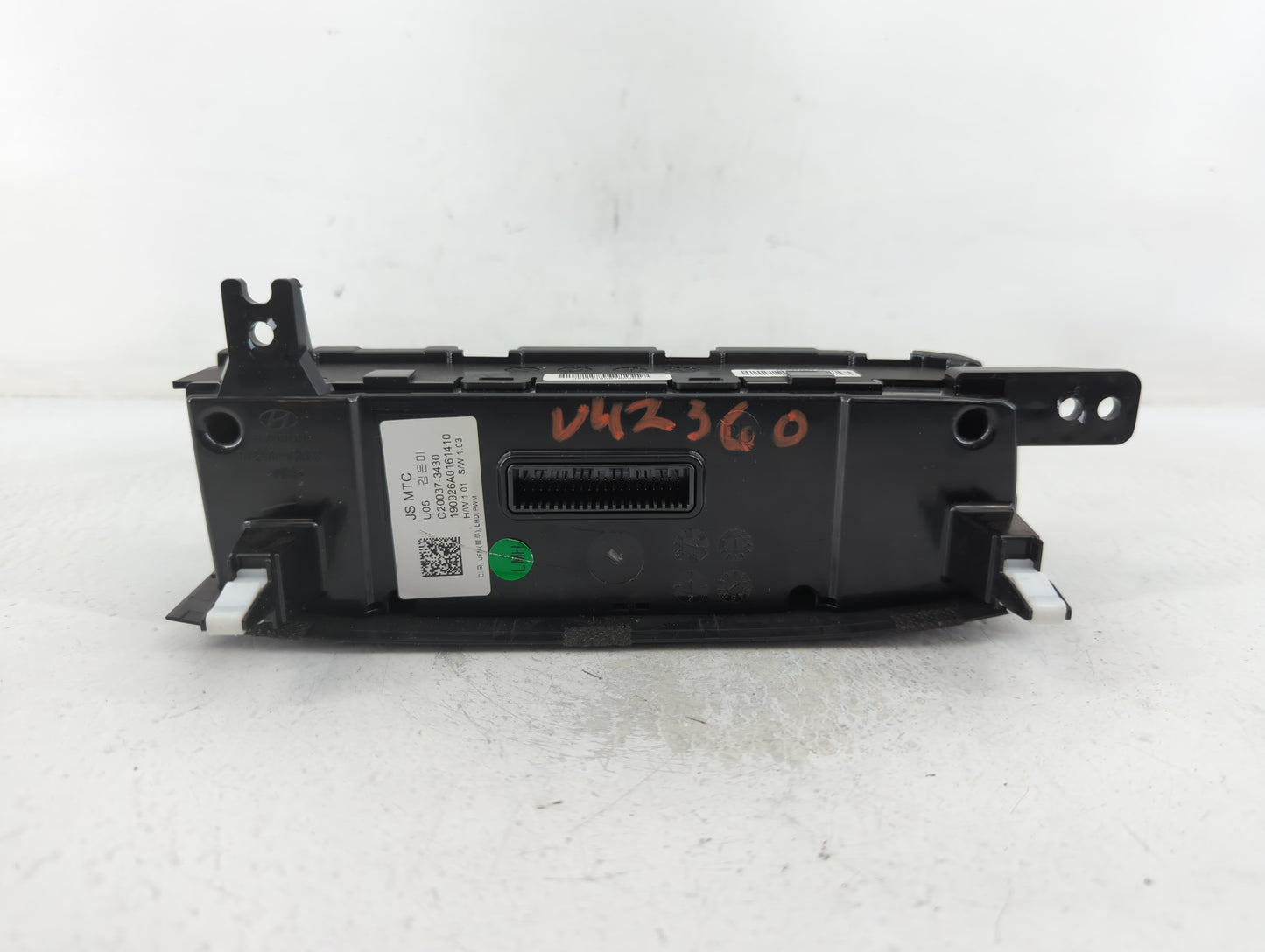 2019-2020 Hyundai Veloster Climate Control Module Temperature AC/Heater Replacement P/N:C20037-3430 JS MTC Fits Fits 2019 2020 OEM Used Auto Parts - Oemusedautoparts1.com