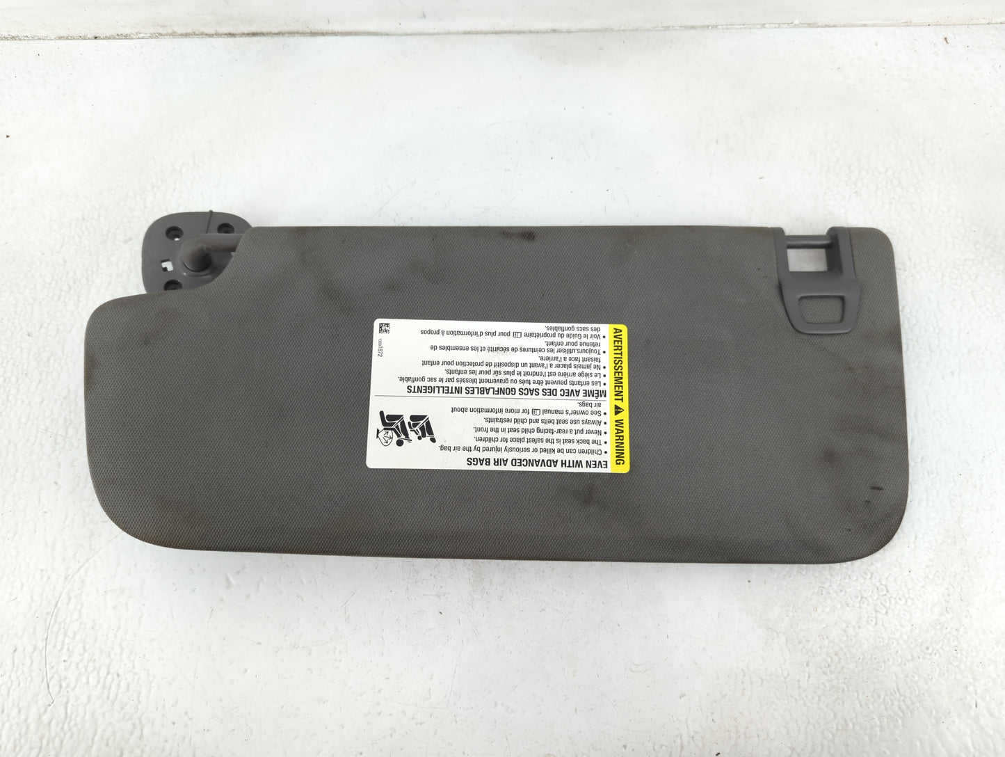 2019-2022 Chevrolet Silverado 1500 Sun Visor Shade Replacement Passenger Right Mirror Fits Fits 2019 2020 2021 2022 OEM Used Auto Parts - Oemusedautoparts1.com