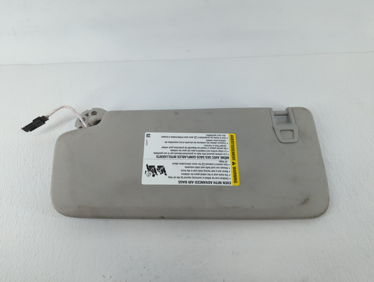 2018-2022 Chevrolet Traverse Sun Visor Shade Replacement Passenger Right Mirror Fits Fits 2018 2019 2020 2021 2022 OEM Used Auto Parts - Oemusedautoparts1.com