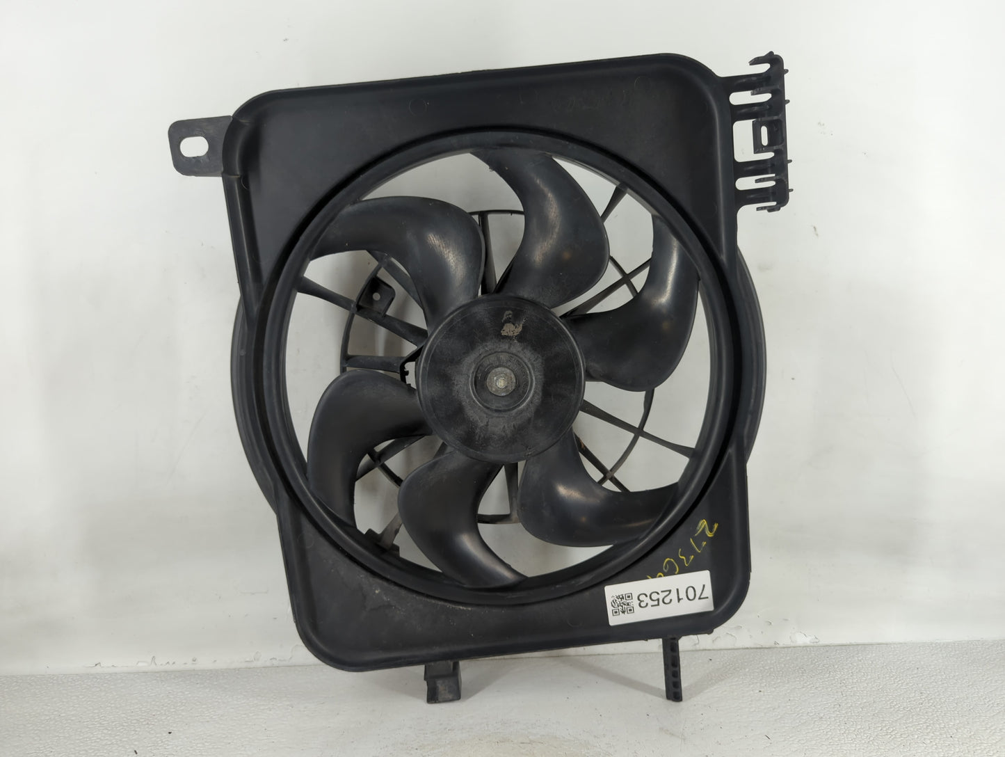2004-2005 Chevrolet Cavalier Left Radiator Fan Motor Assembly - Oemusedautoparts1.com