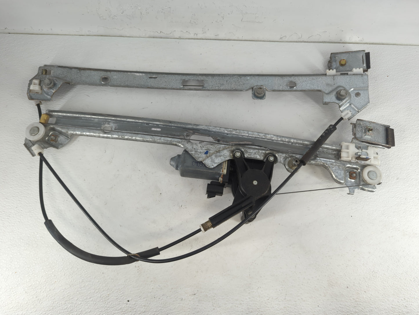 2002-2006 Cadillac Escalade Driver Left Front Window Regulator - Oemusedautoparts1.com