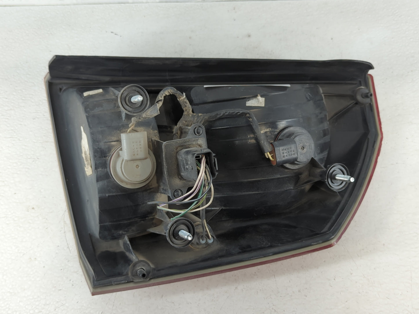 2005-2007 Chrysler 300 Tail Light Assembly Driver Left OEM P/N:58622-E Fits Fits 2005 2006 2007 OEM Used Auto Parts - Oemusedautoparts1.com