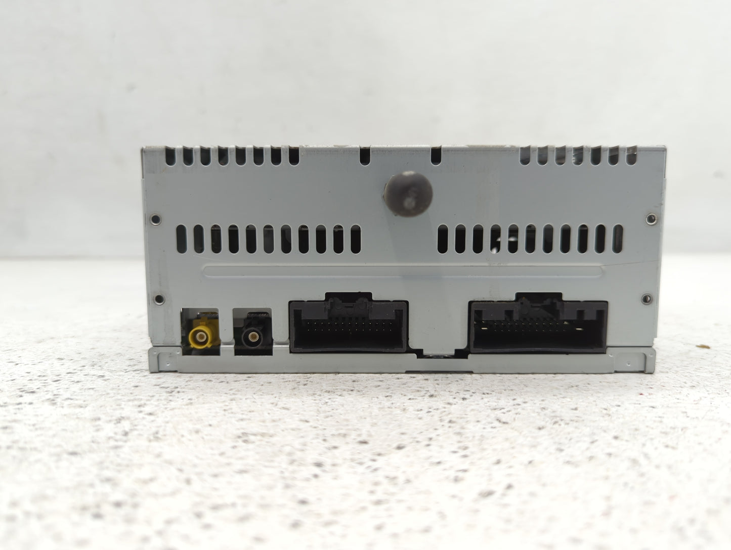 2013 Ford Explorer Radio AM FM Cd Player Receiver Replacement P/N:DB5T-19C107-GC Fits OEM Used Auto Parts - Oemusedautoparts1.com