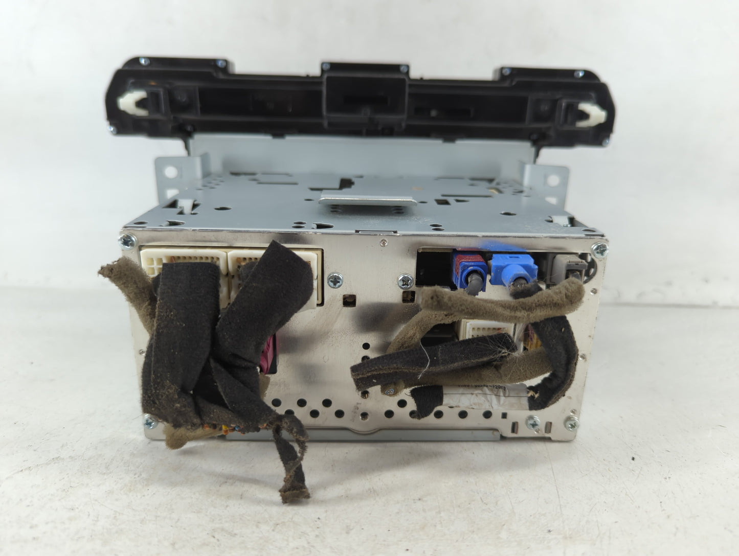 2017-2018 Hyundai Elantra Radio AM FM Cd Player Receiver Replacement P/N:96160-F2130UAT Fits Fits 2017 2018 OEM Used Auto Parts - Oemusedautoparts1.com