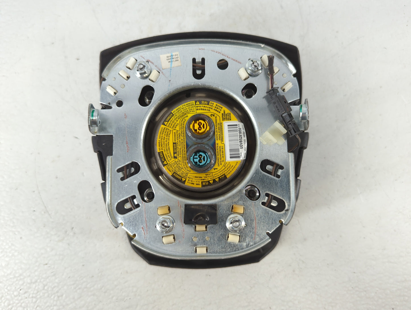 2011-2014 Chrysler 300 Air Bag Driver Left Steering Wheel Mounted P/N:UDVB5281859 BAM-PT1-1722 Fits Fits 2011 2012 2013 2014 OEM Used Auto Parts - Oemusedautoparts1.com